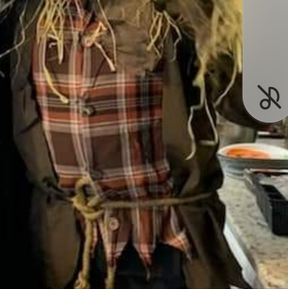 Super fun Haunting Scarecrow - Picture 6 of 6
